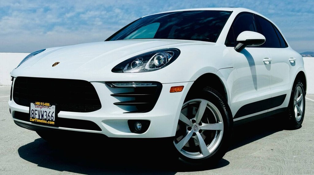 Porsche Macan Vehicle Full-screen Gallery Image 03
