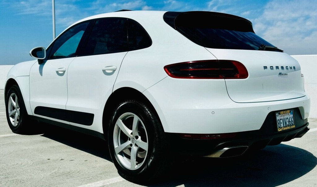 Porsche Macan Vehicle Full-screen Gallery Image 06