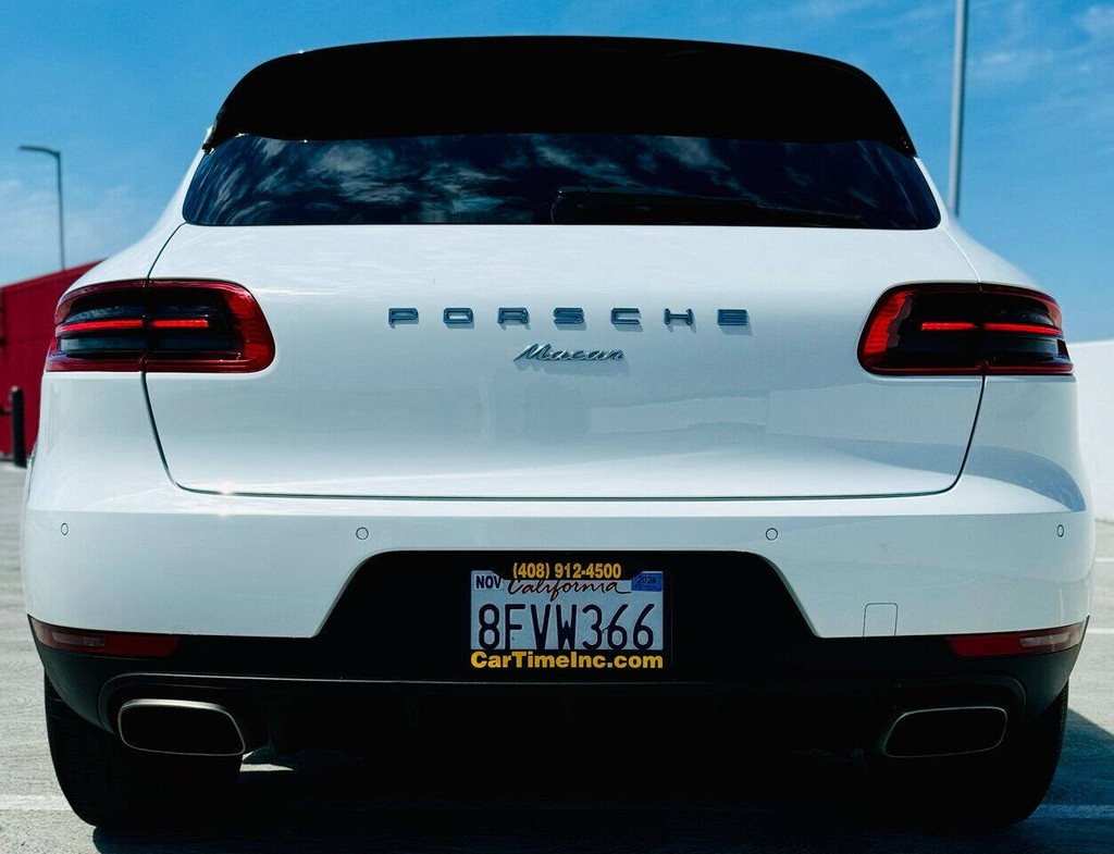 Porsche Macan Vehicle Full-screen Gallery Image 08