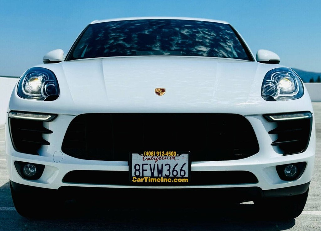 Porsche Macan Vehicle Full-screen Gallery Image 14