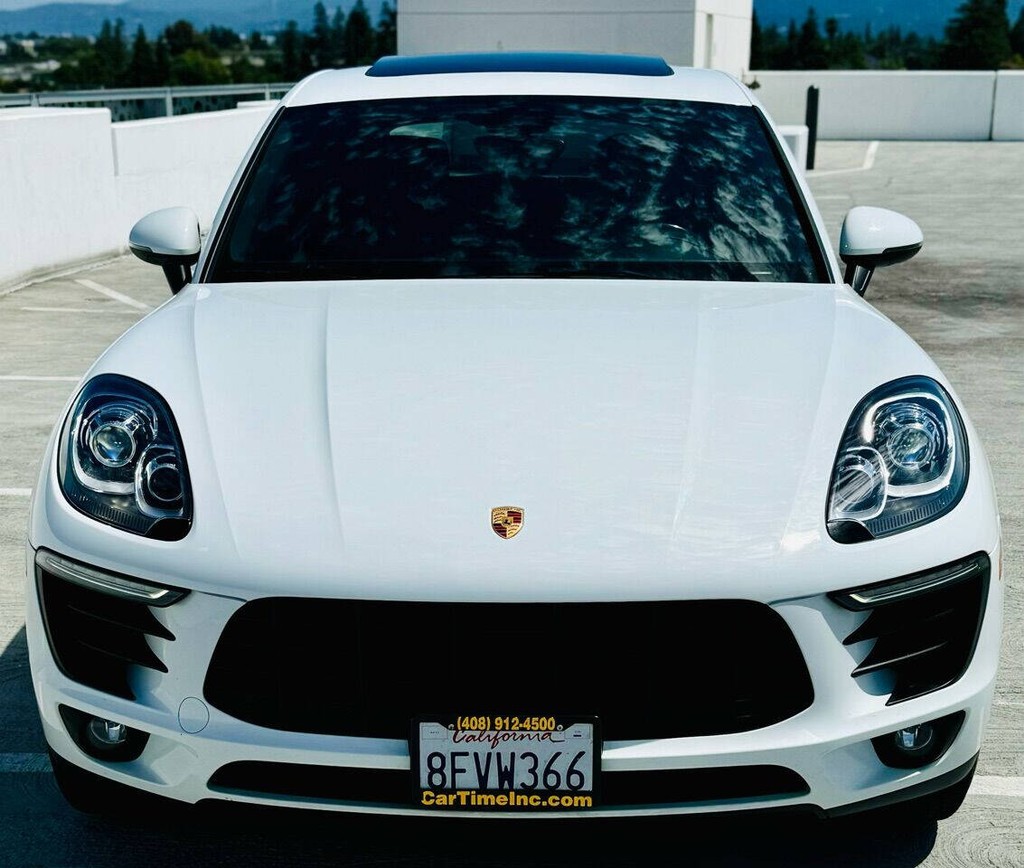 Porsche Macan Vehicle Full-screen Gallery Image 15