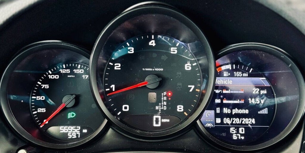 Porsche Macan Vehicle Full-screen Gallery Image 20