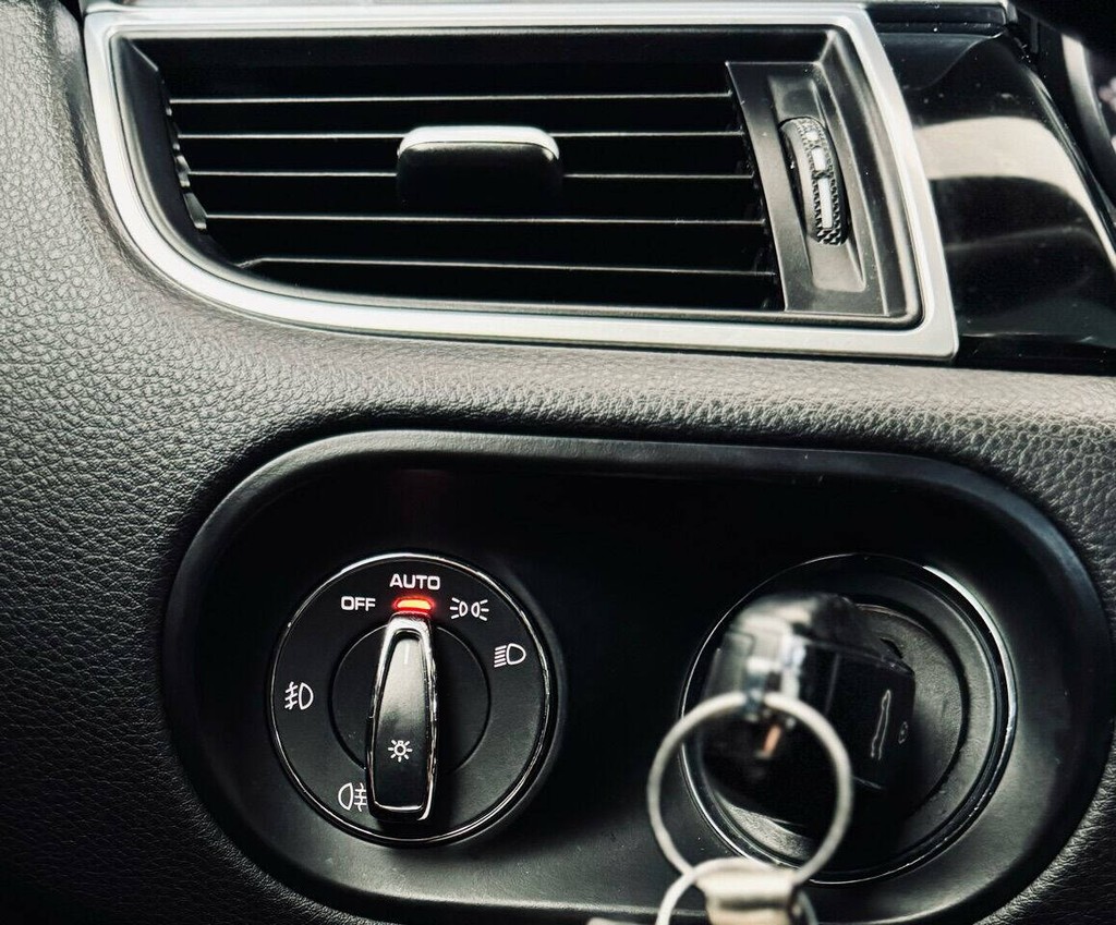 Porsche Macan Vehicle Full-screen Gallery Image 29