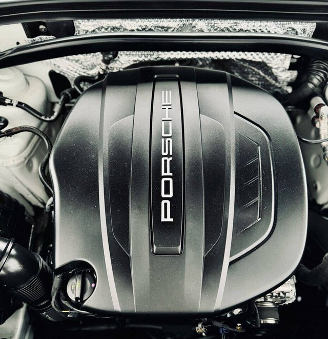 Porsche Macan Vehicle Full-screen Gallery Image 41