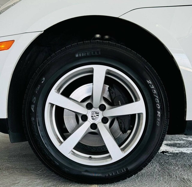 Porsche Macan Vehicle Full-screen Gallery Image 42