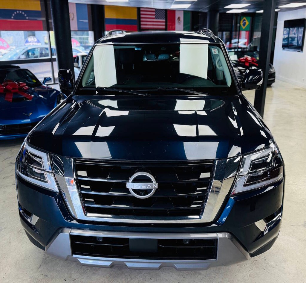 Nissan Armada Vehicle Full-screen Gallery Image 03