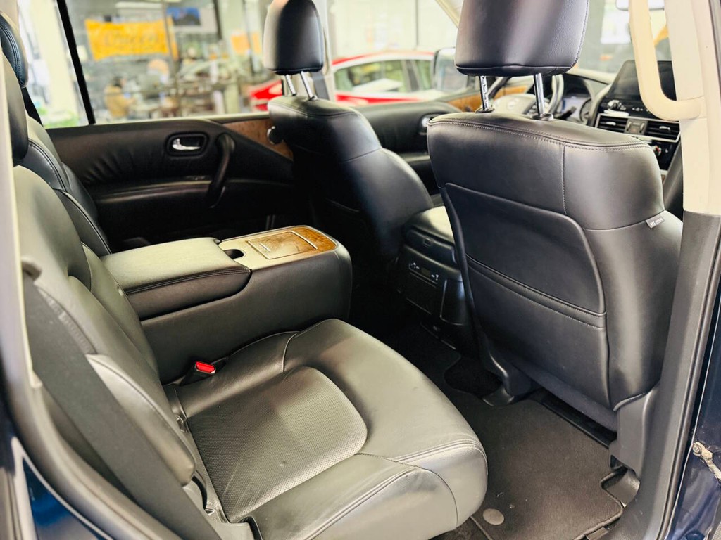 Nissan Armada Vehicle Full-screen Gallery Image 12