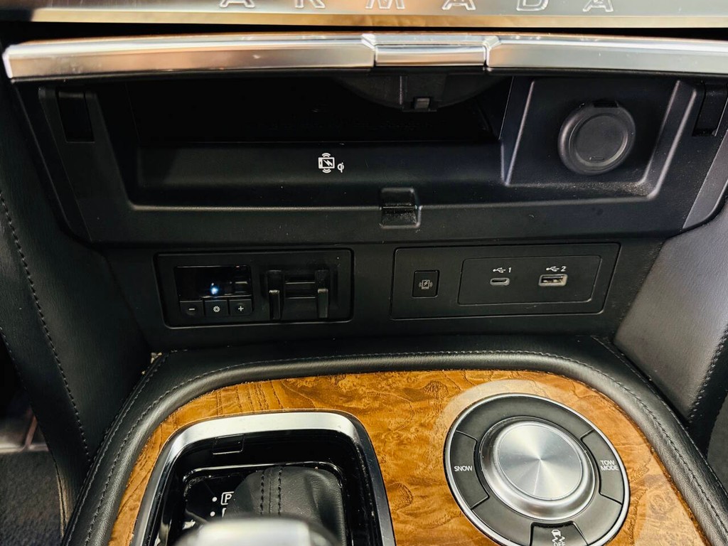 Nissan Armada Vehicle Full-screen Gallery Image 22