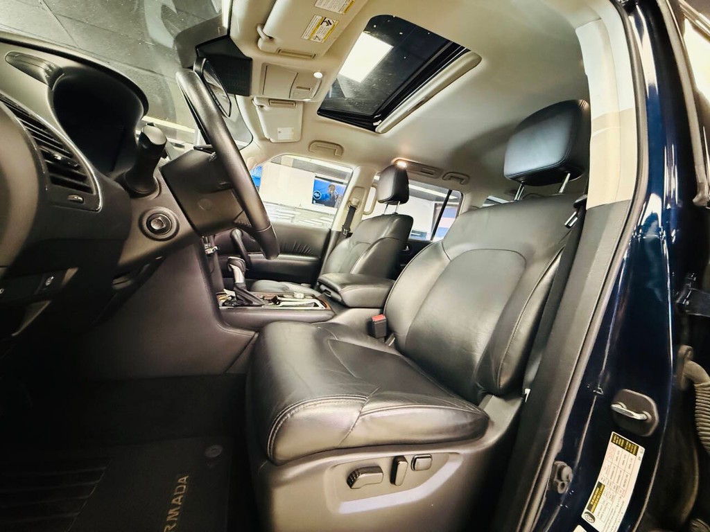 Nissan Armada Vehicle Full-screen Gallery Image 24
