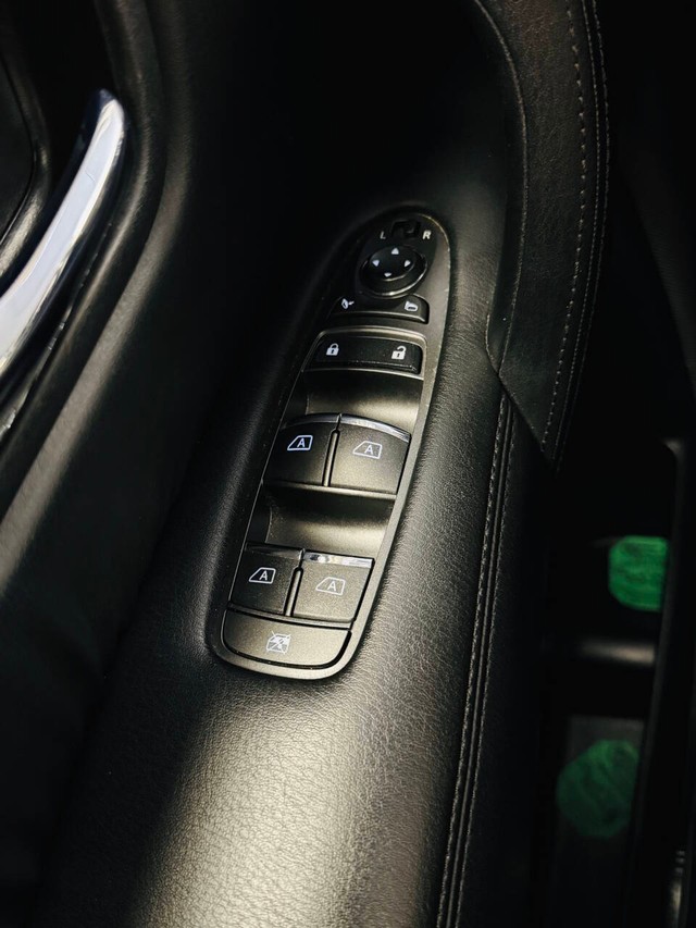 Nissan Armada Vehicle Full-screen Gallery Image 20