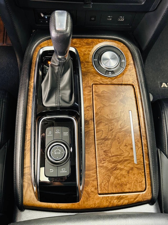 Nissan Armada Vehicle Full-screen Gallery Image 23