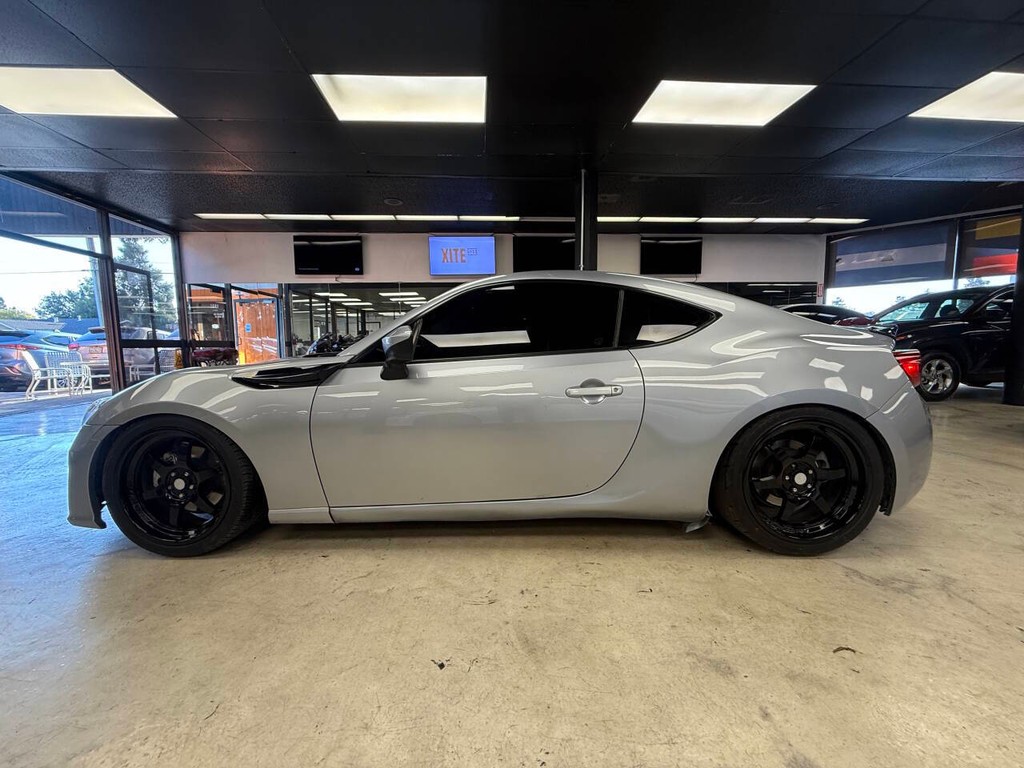 Subaru BRZ Vehicle Full-screen Gallery Image 02