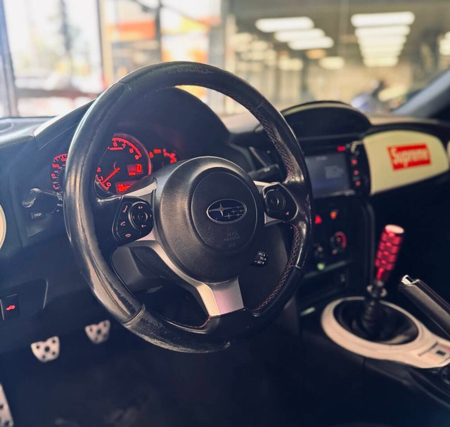 Subaru BRZ Vehicle Full-screen Gallery Image 05