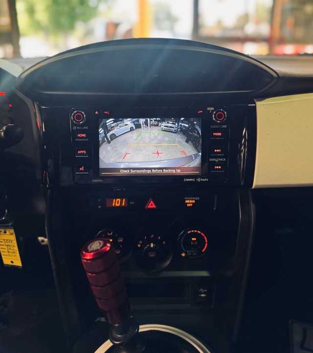 Subaru BRZ Vehicle Full-screen Gallery Image 07