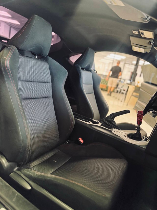 Subaru BRZ Vehicle Full-screen Gallery Image 13