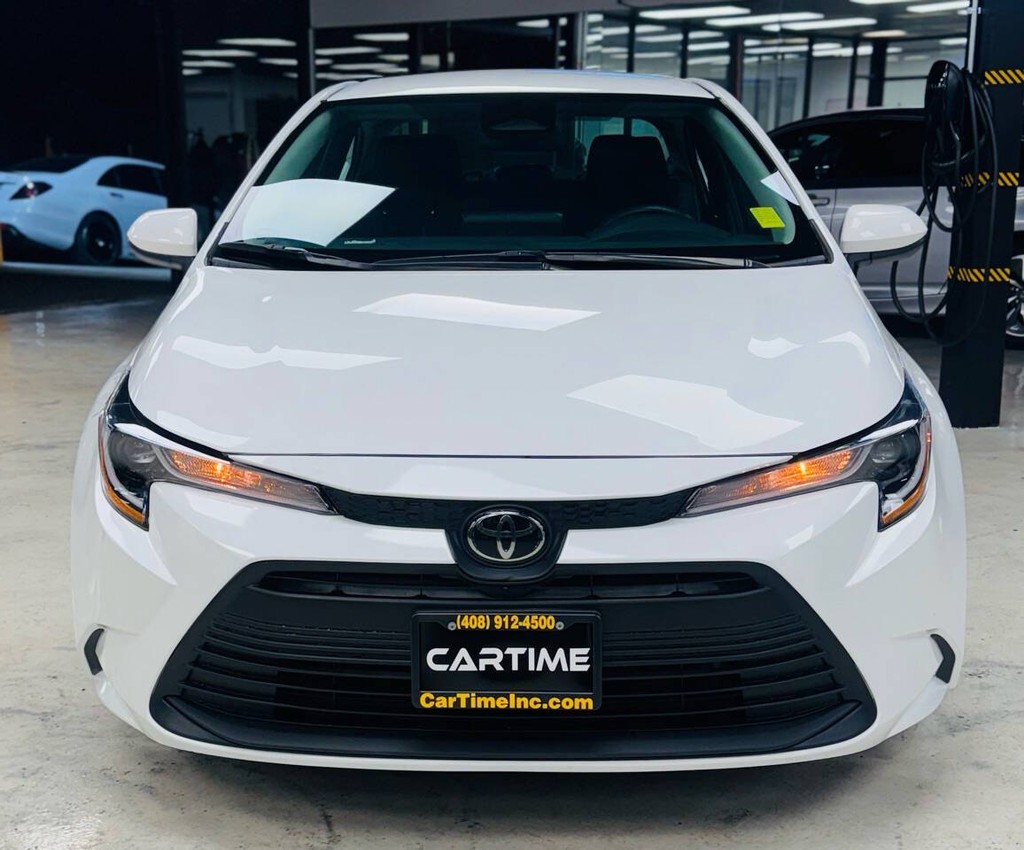 Toyota Corolla Vehicle Full-screen Gallery Image 10