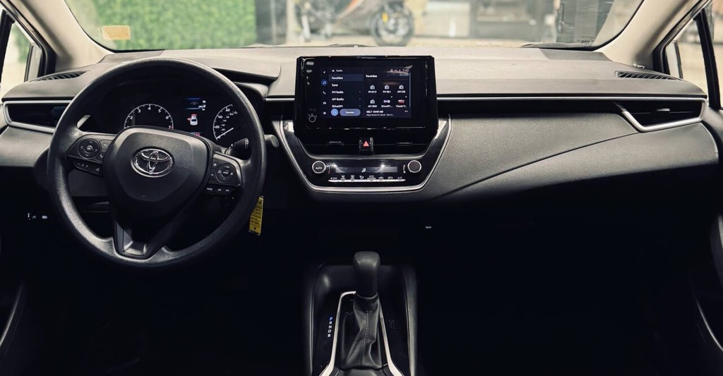 Toyota Corolla Vehicle Full-screen Gallery Image 14