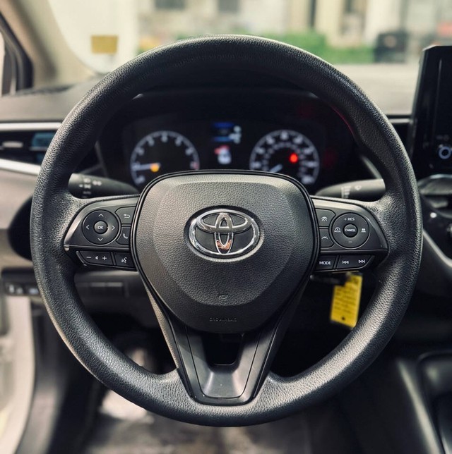 Toyota Corolla Vehicle Full-screen Gallery Image 12