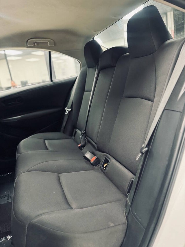 Toyota Corolla Vehicle Full-screen Gallery Image 18