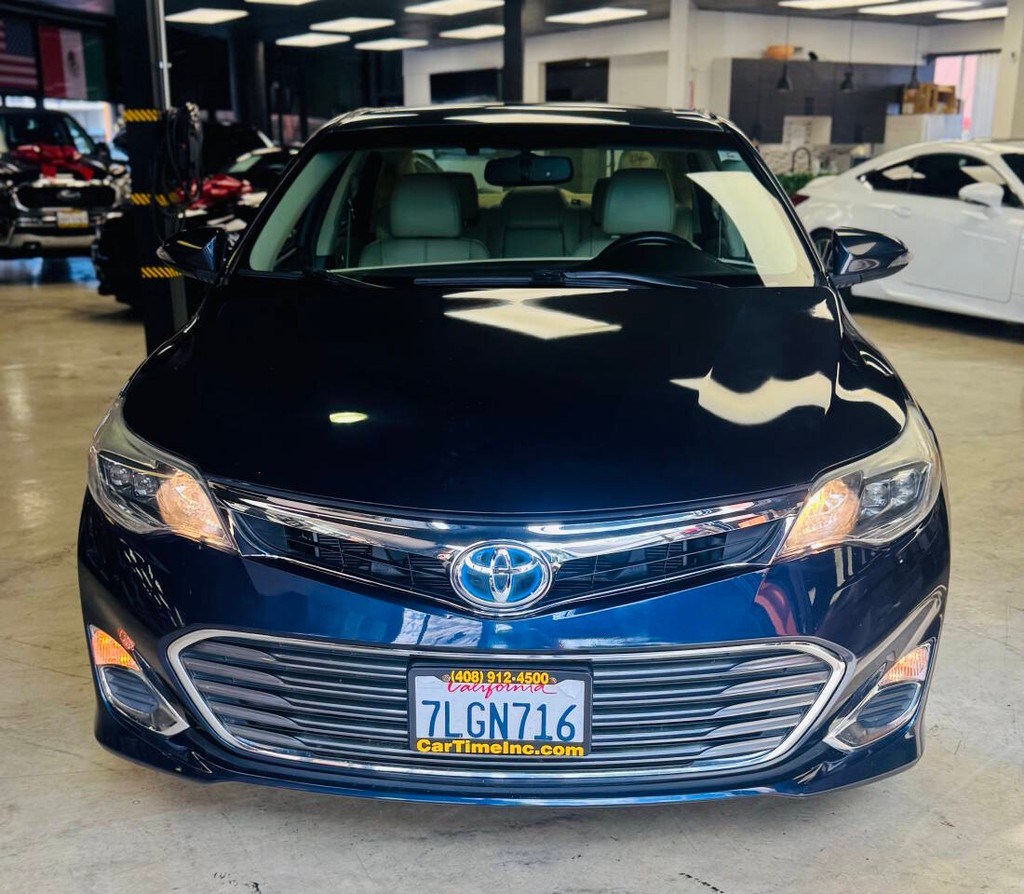 Toyota Avalon Hybrid Vehicle Full-screen Gallery Image 03