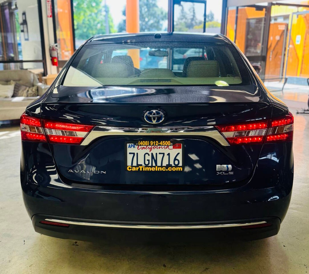 Toyota Avalon Hybrid Vehicle Full-screen Gallery Image 08
