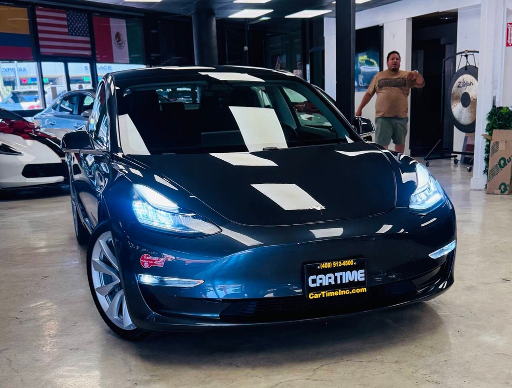 Tesla Model 3 Vehicle Full-screen Gallery Image 02