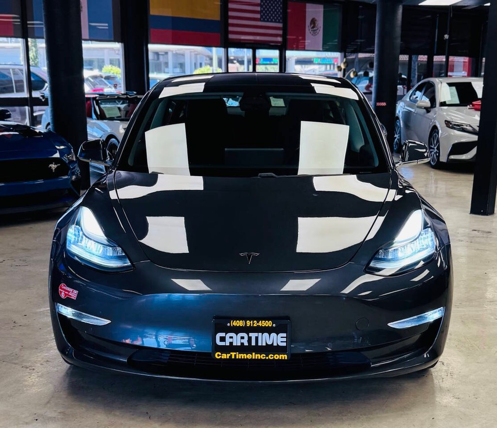 Tesla Model 3 Vehicle Full-screen Gallery Image 05