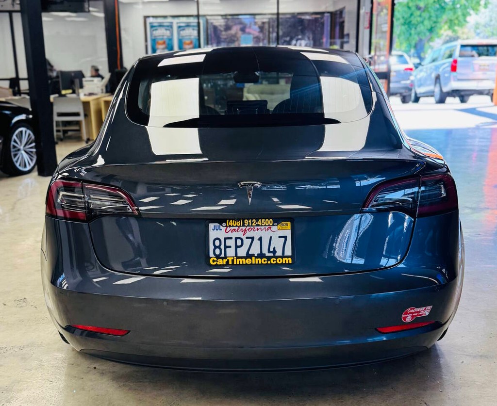 Tesla Model 3 Vehicle Full-screen Gallery Image 07