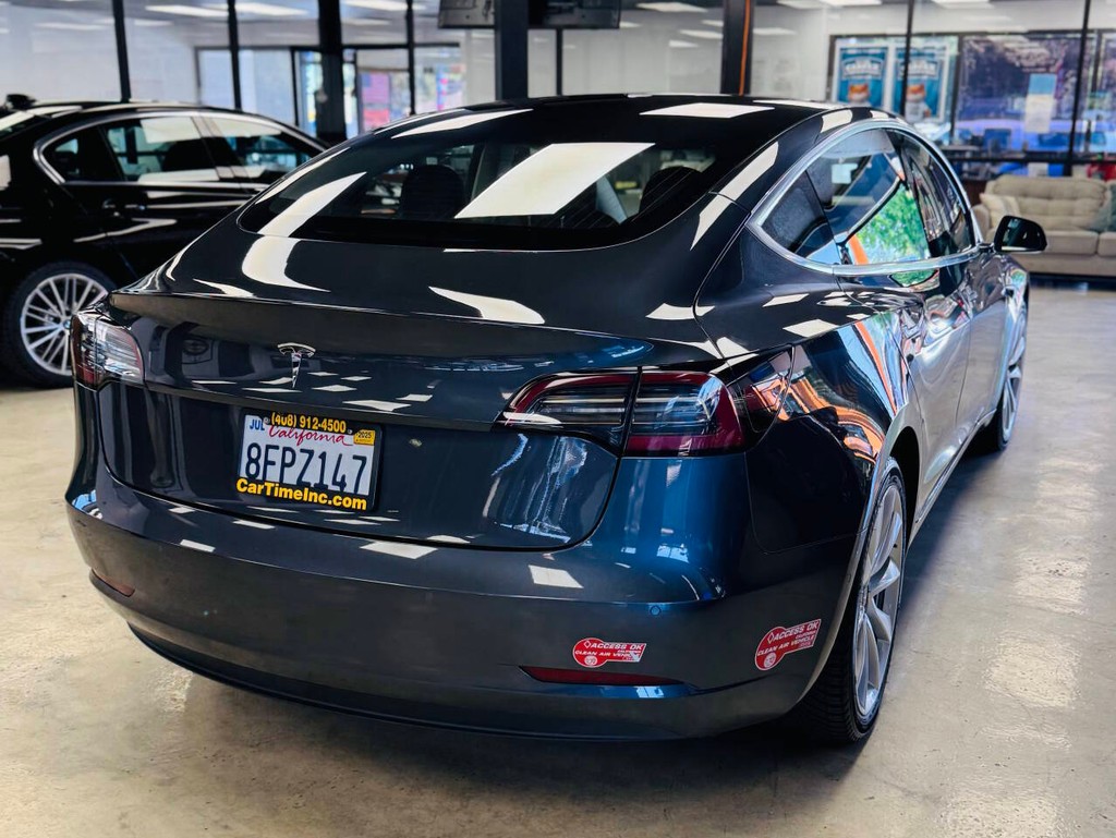 Tesla Model 3 Vehicle Full-screen Gallery Image 08