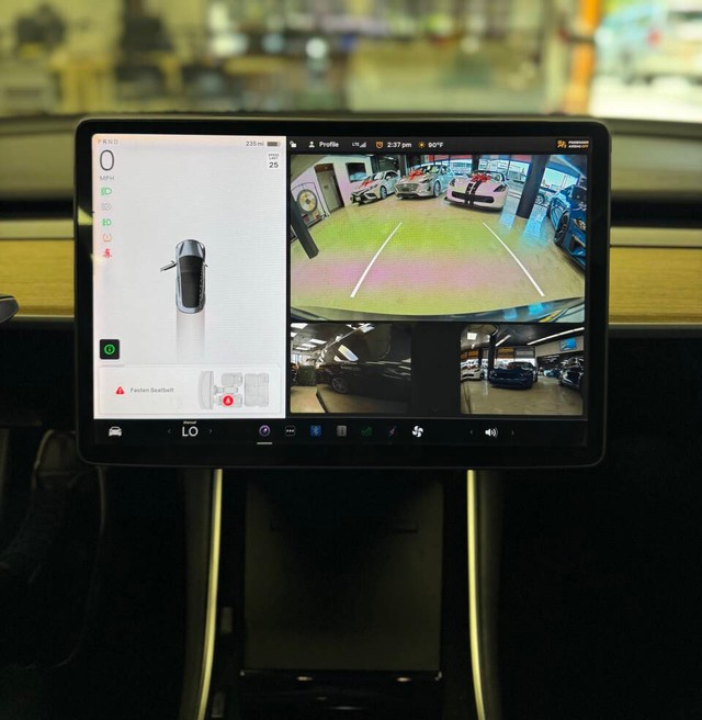 Tesla Model 3 Vehicle Full-screen Gallery Image 11