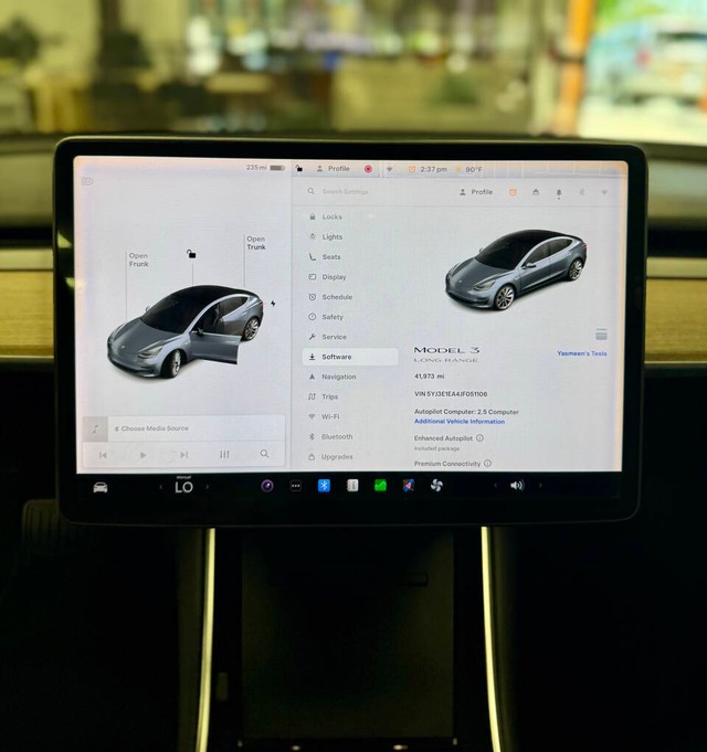 Tesla Model 3 Vehicle Full-screen Gallery Image 12