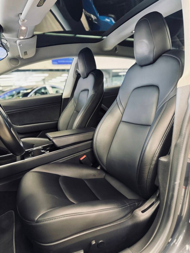 Tesla Model 3 Vehicle Full-screen Gallery Image 13