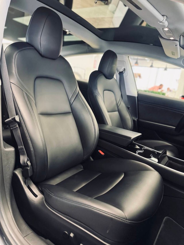 Tesla Model 3 Vehicle Full-screen Gallery Image 14