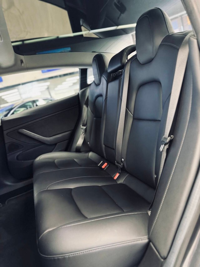 Tesla Model 3 Vehicle Full-screen Gallery Image 16