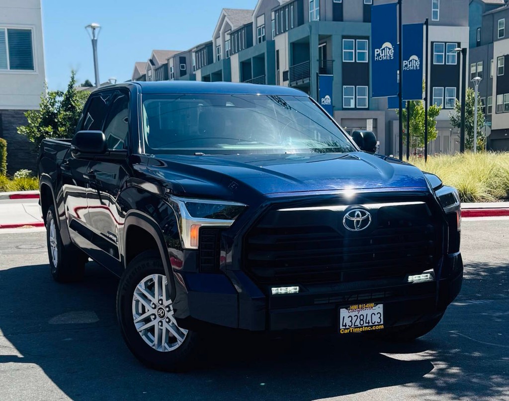 Toyota Tundra Vehicle Full-screen Gallery Image 02