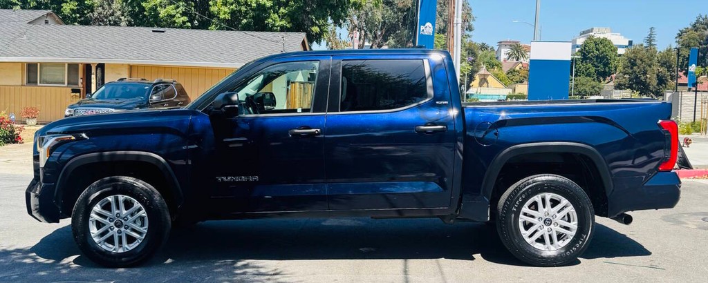 Toyota Tundra Vehicle Full-screen Gallery Image 03