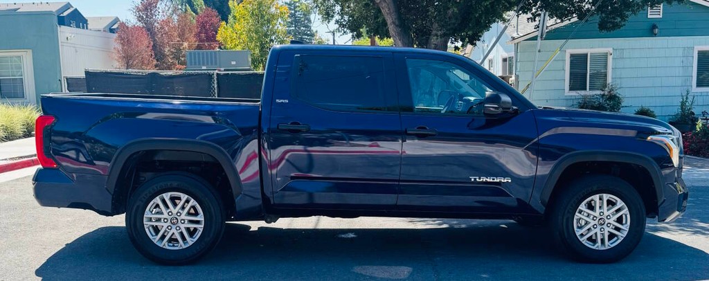 Toyota Tundra Vehicle Full-screen Gallery Image 04