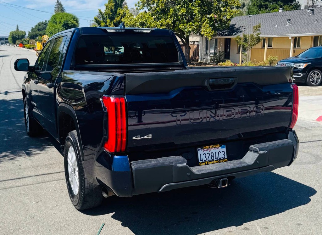 Toyota Tundra Vehicle Full-screen Gallery Image 05