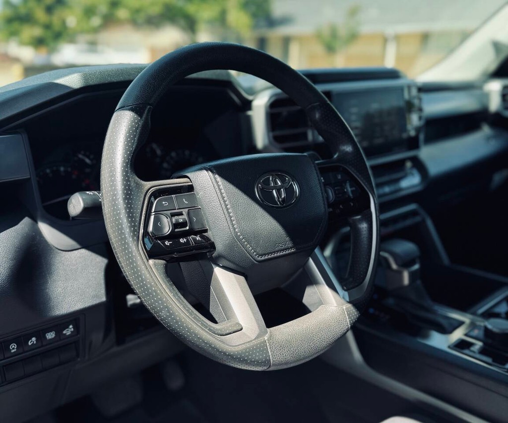 Toyota Tundra Vehicle Full-screen Gallery Image 10