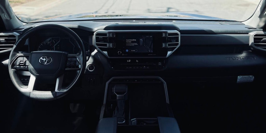 Toyota Tundra Vehicle Full-screen Gallery Image 12