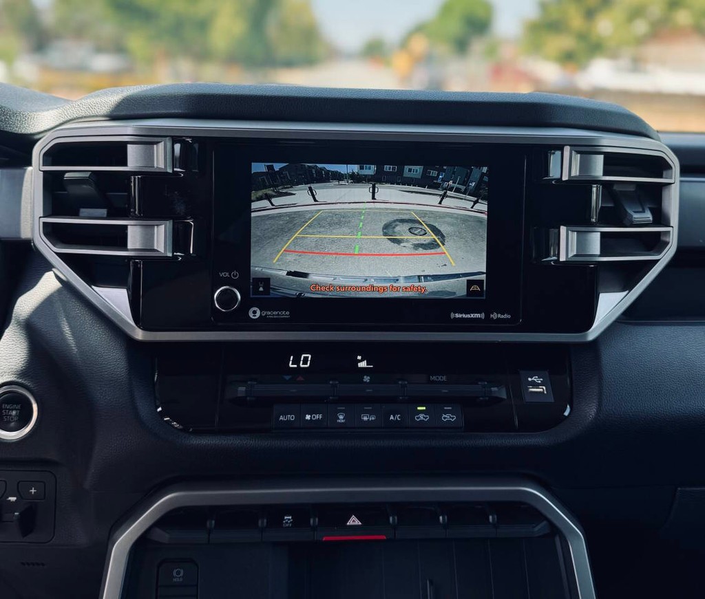 Toyota Tundra Vehicle Full-screen Gallery Image 13