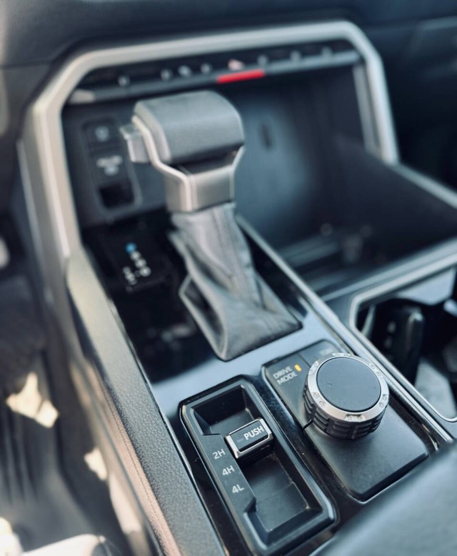 Toyota Tundra Vehicle Full-screen Gallery Image 11