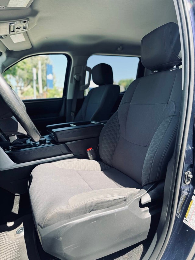 Toyota Tundra Vehicle Full-screen Gallery Image 14