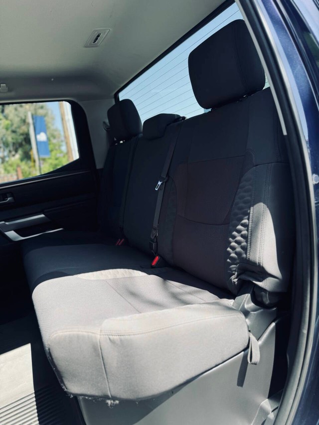 Toyota Tundra Vehicle Full-screen Gallery Image 16