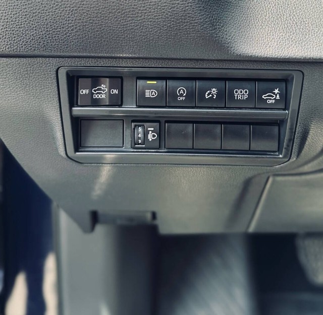 Toyota Tundra Vehicle Full-screen Gallery Image 18