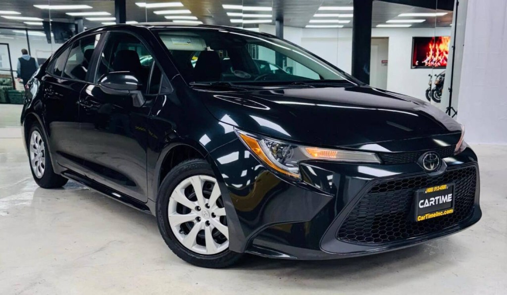 Toyota Corolla Vehicle Full-screen Gallery Image 04