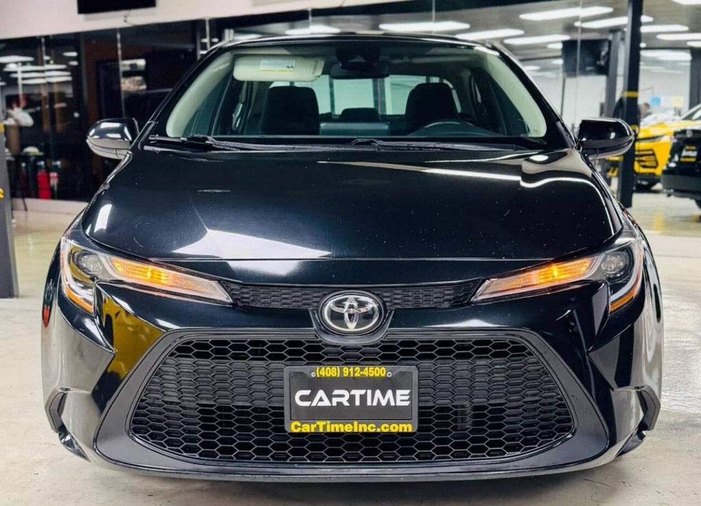 Toyota Corolla Vehicle Full-screen Gallery Image 05