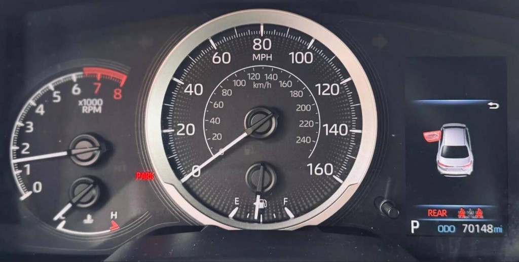 Toyota Corolla Vehicle Full-screen Gallery Image 11