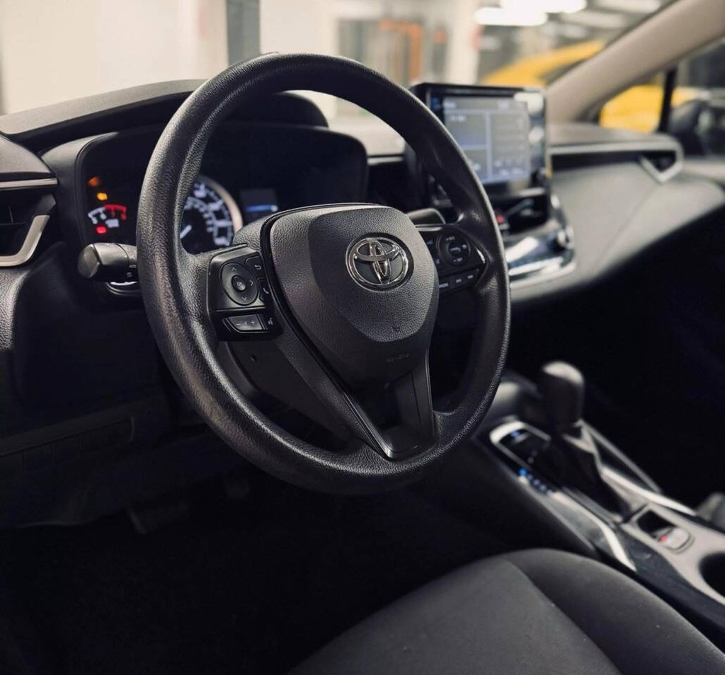 Toyota Corolla Vehicle Full-screen Gallery Image 14