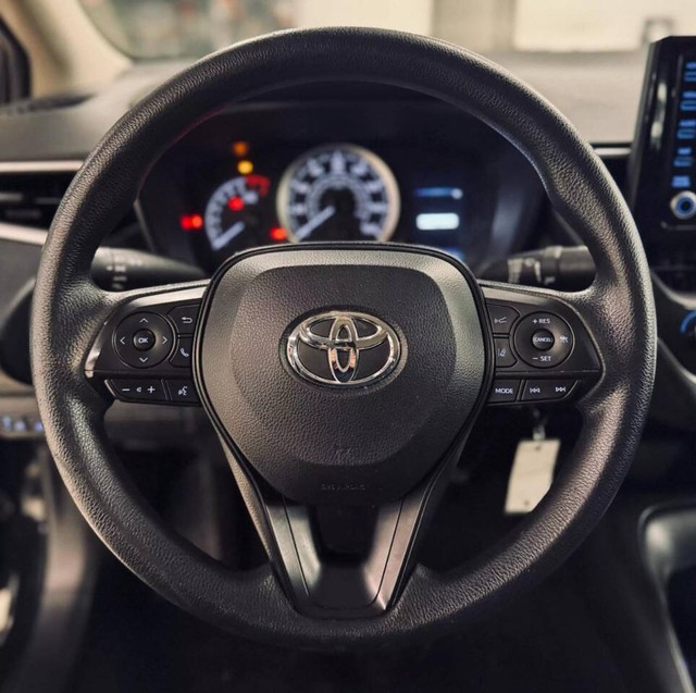 Toyota Corolla Vehicle Full-screen Gallery Image 10